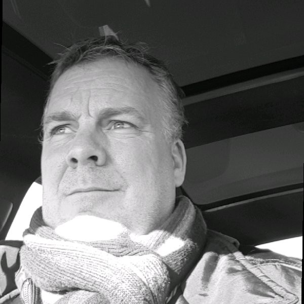 Mads laver mødebooking og telemarketing